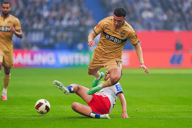 Bilal El Khannouss (VfB Stuttgart, 11), Louis Lemke (Hamburger SV, 37) GER, Hamburger SV vs. VfB Stuttgart, Fußball, 1. Bundesliga, Spieltag 06, Saison 2026 2027, 17.10.2026 DFL REGULATIONS PROHIBIT ANY USE OF PHOTOGRAPHS AS IMAGE SEQUENCES AND OR QUASI-VIDEO GER, Hamburger SV vs. VfB Stuttgart, Fußball, 1. Bundesliga, Spieltag 06, Saison 2026 2027, 17.10.2026 Hamburg Copyright: xEibner-Pressefoto MarcelxvonxFehrnx EP_MFN
