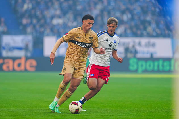 Bilal El Khannouss (VfB Stuttgart, 11), Louis Lemke (Hamburger SV, 37) GER, Hamburger SV vs. VfB Stuttgart, Fußball, 1. Bundesliga, Spieltag 06, Saison 2026 2027, 17.10.2026 DFL REGULATIONS PROHIBIT ANY USE OF PHOTOGRAPHS AS IMAGE SEQUENCES AND OR QUASI-VIDEO GER, Hamburger SV vs. VfB Stuttgart, Fußball, 1. Bundesliga, Spieltag 06, Saison 2026 2027, 17.10.2026 Hamburg Copyright: xEibner-Pressefoto MarcelxvonxFehrnx EP_MFN