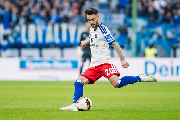 1. Bundesliga: Hamburger SV vs. VfB Stuttgart, 17.10.2026 Fabio Vieira (Hamburger SV, 20); Fußball, 1. Bundesliga, 6. Spieltag: Hamburger SV vs. VfB Stuttgart am 17.10.2026 im Volksparkstadion, Hamburg DFL REGULATIONS PROHIBIT ANY USE OF PHOTOGRAPHS AS IMAGE SEQUENCES AND OR QUASI-VIDEO. Copyright: xBEAUTIFULxSPORTS Tonhäuserx