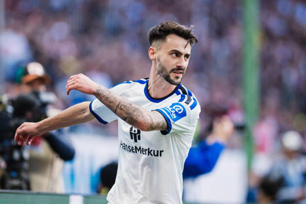1. Bundesliga: Hamburger SV vs. VfB Stuttgart, 17.10.2026 Fabio Vieira (Hamburger SV, 20); Fußball, 1. Bundesliga, 6. Spieltag: Hamburger SV vs. VfB Stuttgart am 17.10.2026 im Volksparkstadion, Hamburg DFL REGULATIONS PROHIBIT ANY USE OF PHOTOGRAPHS AS IMAGE SEQUENCES AND OR QUASI-VIDEO. Copyright: xBEAUTIFULxSPORTS Tonhäuserx