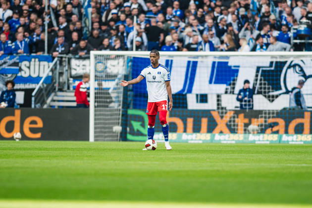 1. Bundesliga: Hamburger SV vs. VfB Stuttgart, 17.10.2026 Warmed Omari (Hamburger SV, 17); Fußball, 1. Bundesliga, 6. Spieltag: Hamburger SV vs. VfB Stuttgart am 17.10.2026 im Volksparkstadion, Hamburg DFL REGULATIONS PROHIBIT ANY USE OF PHOTOGRAPHS AS IMAGE SEQUENCES AND OR QUASI-VIDEO. Copyright: xBEAUTIFULxSPORTS Tonhäuserx