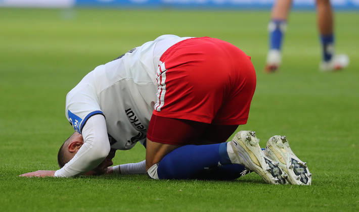 Miro Muheim (Hamburger SV) Fussball, Herren, Saison 2026 2027,1.Liga, Volksparkstadion, Hamburger SV gegen VfB Stuttgart DFL REGULATIONS PROHIBIT ANY USE OF PHOTOGRAPHS AS IMAGE SEQUENCES AND OR QUASI-VIDEO.