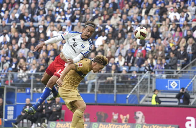 Foto : Yussuf POULSEN ( HSV ) gegen Finn JELTSCH ( Stuttgart ) Fussball Bundesliga , 6. Spieltag am Sa. 17.10.2026 Hamburger SV - VfB Stuttgart