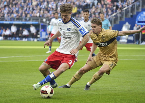 Foto : David Möller Wolfe ( HSV ) gegen Ramon HENDRIKS ( Stuttgart , rechts ) Fussball Bundesliga , 6. Spieltag am Sa. 17.10.2026 Hamburger SV - VfB Stuttgart
