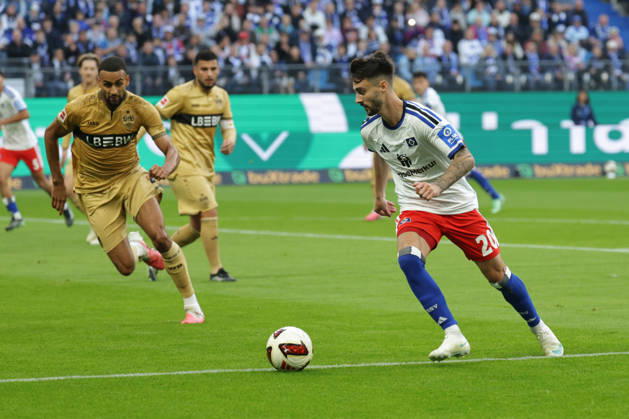 2026.10.17 xfsx Fussball 1. Bundesliga Hamburger Sportverein - VfB Stuttgart v.l. Fabio Daniel Ferreira Vieira (Hamburger SV, 20) in aktion, in action (DFL DFB regulations prohibit any use of photographs as image sequences and or quasi-video. Copyright: HMBxMedia FernandoxSoares