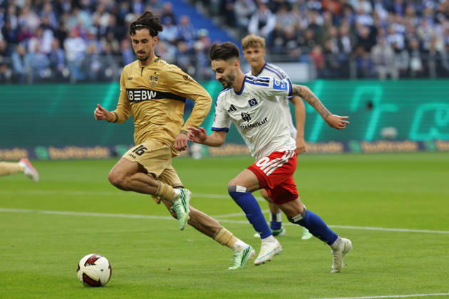 2026.10.17 xfsx Fussball 1. Bundesliga Hamburger Sportverein - VfB Stuttgart v.l. Atakan Karazor (VfB Stuttgart, 16), Fabio Daniel Ferreira Vieira (Hamburger SV, 20) (DFL DFB regulations prohibit any use of photographs as image sequences and or quasi-video. Copyright: HMBxMedia FernandoxSoares