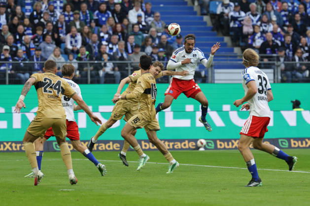 2026.10.17 xfsx Fussball 1. Bundesliga Hamburger Sportverein - VfB Stuttgart v.l. Yussuf Poulsen (Hamburger SV, 15) koepft den Ball (DFL DFB regulations prohibit any use of photographs as image sequences and or quasi-video. Copyright: HMBxMedia FernandoxSoares