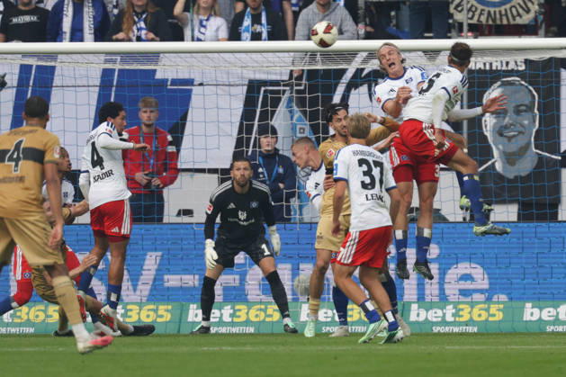 2026.10.17 xfsx Fussball 1. Bundesliga Hamburger Sportverein - VfB Stuttgart v.l. David Moeller Wolfe ( Hamburger SV, 3) koepft den Ball (DFL DFB regulations prohibit any use of photographs as image sequences and or quasi-video. Copyright: HMBxMedia FernandoxSoares