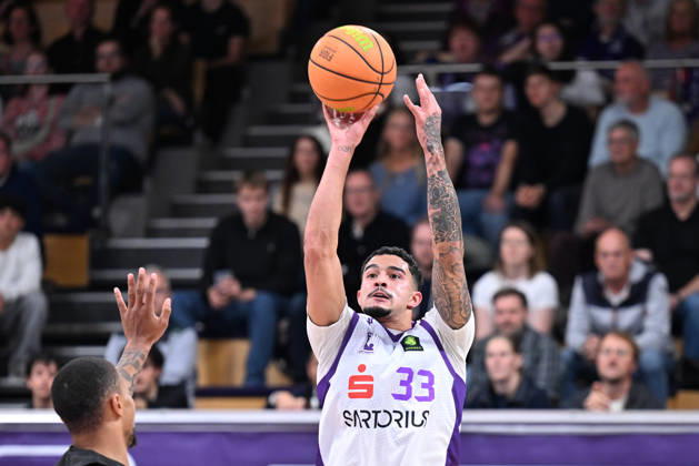 BG Göttingen - Nürnberg Falcons 17.10.2026, Göttingen: Basketball; 2. Bundesliga, ProA, BG Göttingen - Nürnberg Falcons, 5. Spieltag, Sparkassen-Arena. Tai Bibbs (BG Göttingen) wirft. Göttingen Niedersachsen Deutschland