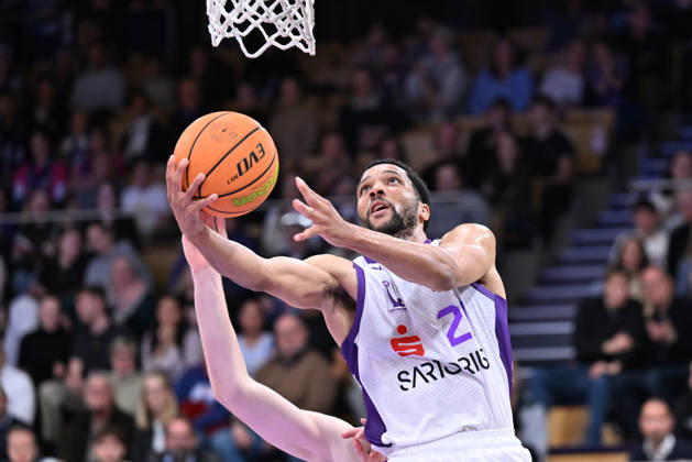 BG Göttingen - Nürnberg Falcons 17.10.2026, Göttingen: Basketball; 2. Bundesliga, ProA, BG Göttingen - Nürnberg Falcons, 5. Spieltag, Sparkassen-Arena. Zach Jackson (BG Göttingen) wirft. Göttingen Niedersachsen Deutschland