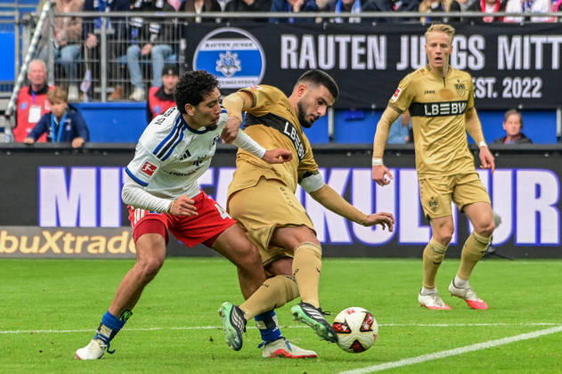 Bilal Nadir ( HSV ) 26 Deniz Undav ( Stuttgart ) Deutschland , Hamburg , Volksparkstadion , Fussball , 1. Bundesliga , Hamburger SV - VFB Stuttgart