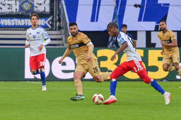 Warmed Omar ( HSV ) 26 Deniz Undav ( Stuttgart ) Deutschland , Hamburg , Volksparkstadion , Fussball , 1. Bundesliga , Hamburger SV - VFB Stuttgart