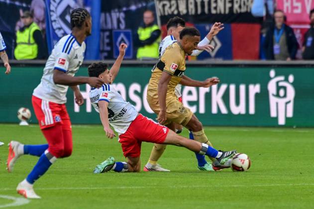 Martin Adeline Capaldo Nicolás ( HSV ) 18 Jamie Leweling ( Stuttgart ) Deutschland , Hamburg , Volksparkstadion , Fussball , 1. Bundesliga , Hamburger SV - VFB Stuttgart