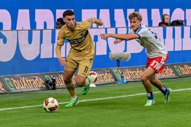 Louis Lemke ( HSV ) 11 Bilal El Khannouss ( Stuttgart ) Deutschland , Hamburg , Volksparkstadion , Fussball , 1. Bundesliga , Hamburger SV - VFB Stuttgart