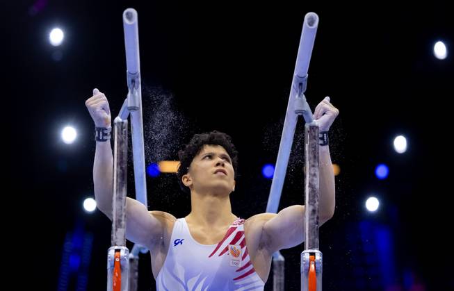 ROTTERDAM - Jermain Gruenberg during the qualifications at the World Gymnastics Championships in Rotterdam Ahoy. IRIS VAN DEN BROEK ANP xVIxANPxSportx xxANPxIVx 572729302 originalFilename: 572729302.jpg