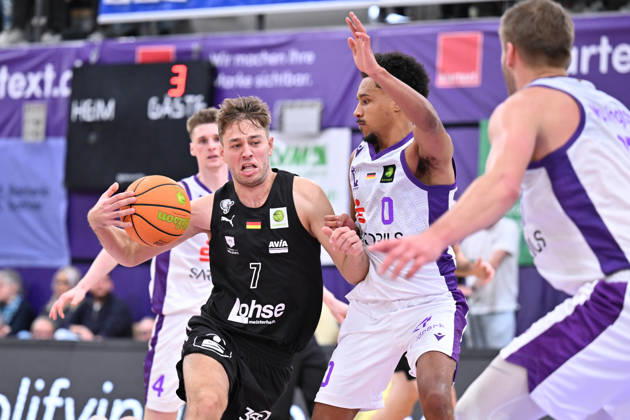 BG Göttingen - Nürnberg Falcons 17.10.2026, Göttingen: Basketball; 2. Bundesliga, ProA, BG Göttingen - Nürnberg Falcons, 5. Spieltag, Sparkassen-Arena. Christian Feneberg (Nürnberg Falcons) dribbelt. Göttingen Niedersachsen Deutschland