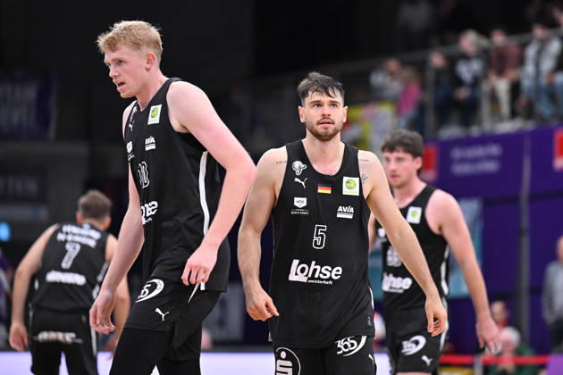 BG Göttingen - Nürnberg Falcons 17.10.2026, Göttingen: Basketball; 2. Bundesliga, ProA, BG Göttingen - Nürnberg Falcons, 5. Spieltag, Sparkassen-Arena. Tim Köpple (M, Nürnberg Falcons) geht über das Spielfeld. Göttingen Niedersachsen Deutschland