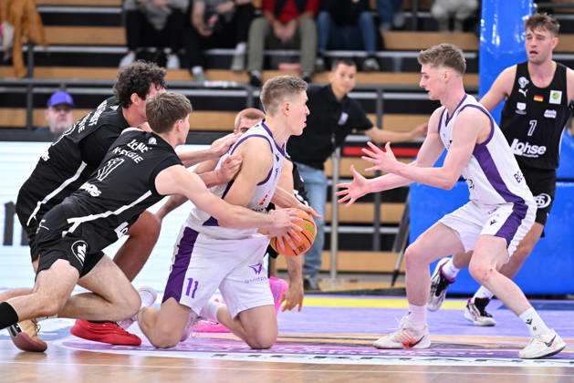 BG Göttingen - Nürnberg Falcons 17.10.2026, Göttingen: Basketball; 2. Bundesliga, ProA, BG Göttingen - Nürnberg Falcons, 5. Spieltag, Sparkassen-Arena. Robin Lodders (BG Göttingen) dribbelt. Göttingen Niedersachsen Deutschland