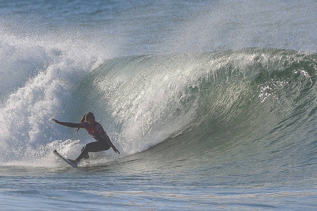 Meo Rip Curl Pro Portugal - Quarter Finals Bettylou Sakura Johnson of Hawaii competes during the Meo Rip Curl Pro Portugal at Praia dos Supertubos in Peniche, Portugal, on October 17, 2026.  Copyright: xJoaoxRicox originalFilename:rico-meoripcu261017_npAZj.jpg