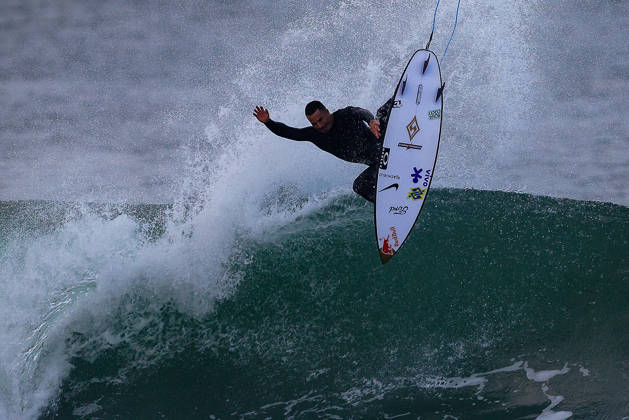 Meo Rip Curl Pro Portugal - Quarter Finals Italo Ferreira of Brazil warms up during the Meo Rip Curl Pro Portugal at Praia dos Supertubos in Peniche, Portugal, on October 17, 2026.  Copyright: xJoaoxRicox originalFilename:rico-meoripcu261017_npGaT.jpg
