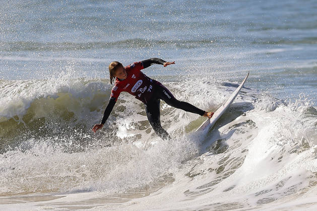 Meo Rip Curl Pro Portugal - Quarter Finals Caitlin Simmers of the United States competes during the Meo Rip Curl Pro Portugal at Praia dos Supertubos in Peniche, Portugal, on October 17, 2026.  Copyright: xJoaoxRicox originalFilename:rico-meoripcu261017_npLX3.jpg