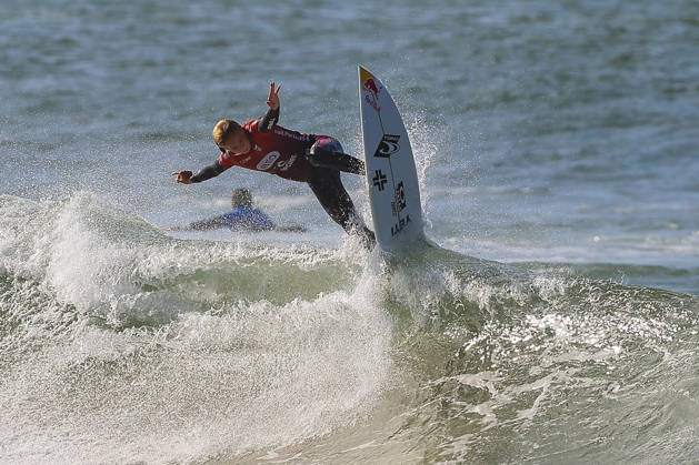 Meo Rip Curl Pro Portugal - Quarter Finals Caitlin Simmers of the United States competes during the Meo Rip Curl Pro Portugal at Praia dos Supertubos in Peniche, Portugal, on October 17, 2026.  Copyright: xJoaoxRicox originalFilename:rico-meoripcu261017_npUFk.jpg