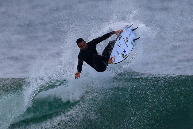 Meo Rip Curl Pro Portugal - Quarter Finals Italo Ferreira of Brazil warms up during the Meo Rip Curl Pro Portugal at Praia dos Supertubos in Peniche, Portugal, on October 17, 2026.  Copyright: xJoaoxRicox originalFilename:rico-meoripcu261017_npuLy.jpg