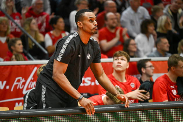 Chris Carter Barmer 2. Basketball Bundesliga, Pro A, 5. Spieltag, 46ers, Basketball Saison 2026 2027, BBL, Deutschland, Gießen 46ers RheinStars Köln, Gießen in rot, Herren, Männer, Köln in schwarz