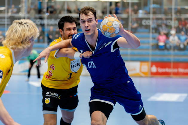 Dormagen, 17.10.2026, Handball, Herren, 2. Bundesliga, 8. Spieltag, 2026 2027: TSV Bayer Dormagen HSC 2000 Coburg Moritz Köster (TSV Bayer Dormagen, 14) im Zweikampf mit Nejc Planinsek (HSC 2000 Coburg, 17) Dormagen TSV Bayer Sportcenter NRW Germany