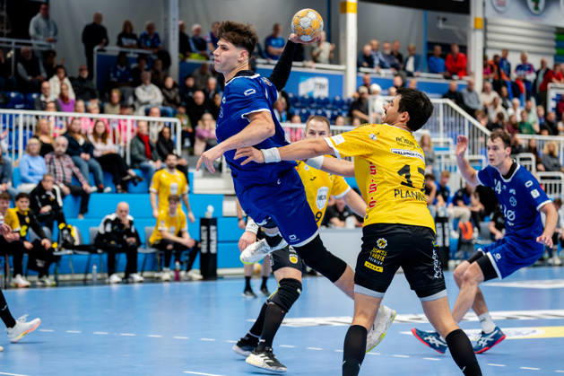 Dormagen, 17.10.2026, Handball, Herren, 2. Bundesliga, 8. Spieltag, 2026 2027: TSV Bayer Dormagen HSC 2000 Coburg Luca Krist (TSV Bayer Dormagen, 2) beim Torwurf Dormagen TSV Bayer Sportcenter NRW Germany