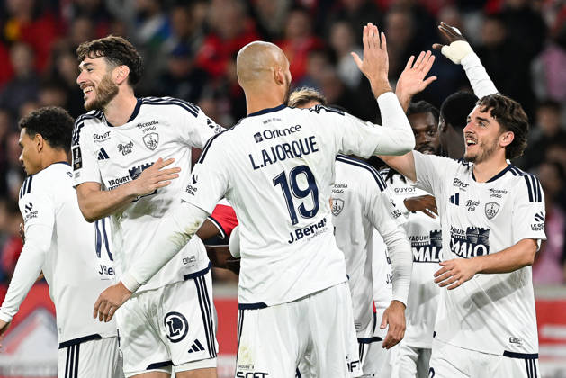261017 Lille OSC vs Brest Gautier Lloris (4) of Brest celebrates after scoring pictured during the French Mc Donalds Ligue 1 season 2026 - 2027 matchday 7 game between Lille OSC and Stade Brest on October 17 , 2026 in Lille, France. (Photo by Jill Delsaux Isosport) Lille France  Copyright: xJillxDelsauxx DSC_2163