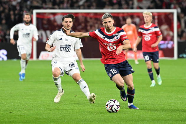 LOSC Lille v Stade Brestois 29 - Ligue 1 McDonald s 2026 2027 Joris CHOTARD of Stade Brestois and Romain PERRAUD of Lille during Ligue 1 McDonald s between Lille and Brest at Stade Pierre Mauroy on October 17, 2026 in Lille, France. Lille France  Copyright: xIconxSportx 776577018