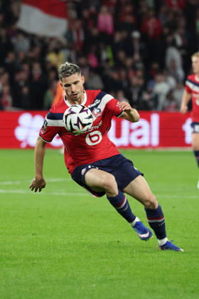 FOOTBALL : LOSC Lille vs Brest - Ligue 1 - 17 10 2026 Romain PERRAUD (LOSC Lille) lors du match LOSC Lille vs Brest, Ligue 1, Decathlon Arena stade Pierre Mauroy, le 17 octobre 2026 - photo Laurent Sanson PsnewZ  Copyright: xLaurentxSANSONx xPsnewZx