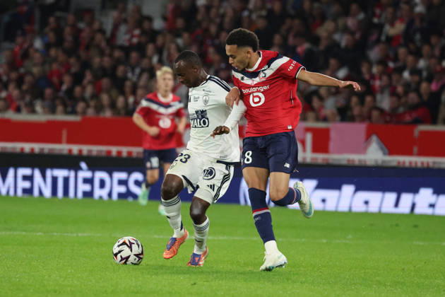 FOOTBALL : LOSC Lille vs Brest - Ligue 1 - 17 10 2026 Kamory DOUMBIA (Brest) et Ethan MBAPPÉ (LOSC Lille) lors du match LOSC Lille vs Brest, Ligue 1, Decathlon Arena stade Pierre Mauroy, le 17 octobre 2026 - photo Laurent Sanson PsnewZ  Copyright: xLaurentxSANSONx xPsnewZx