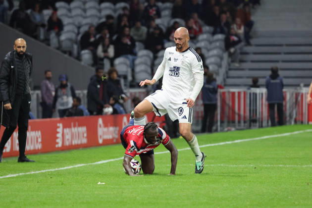 FOOTBALL : LOSC Lille vs Brest - Ligue 1 - 17 10 2026 Tanguy NIANZOU (LOSC Lille) et Ludovic AJORQUE (Brest) lors du match LOSC Lille vs Brest, Ligue 1, Decathlon Arena stade Pierre Mauroy, le 17 octobre 2026 - photo Laurent Sanson PsnewZ  Copyright: xLaurentxSANSONx xPsnewZx