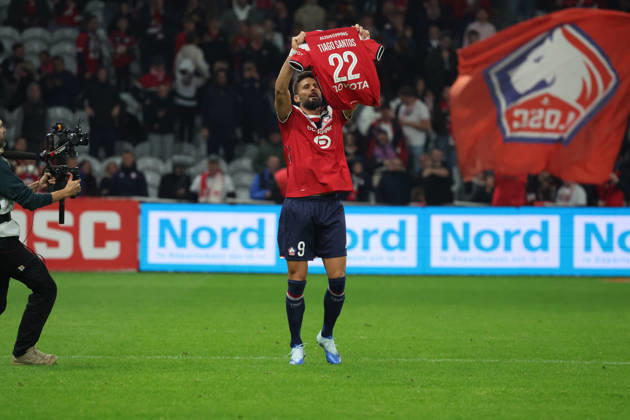 FOOTBALL : LOSC Lille vs Brest - Ligue 1 - 17 10 2026 Célébration de Olivier GIROUD (LOSC Lille) après son but en hommage à Tiago SANTOS (LOSC Lille) lors du match LOSC Lille vs Brest, Ligue 1, Decathlon Arena stade Pierre Mauroy, le 17 octobre 2026 - photo Laurent Sanson PsnewZ  Copyright: xLaurentxSANSONx xPsnewZx