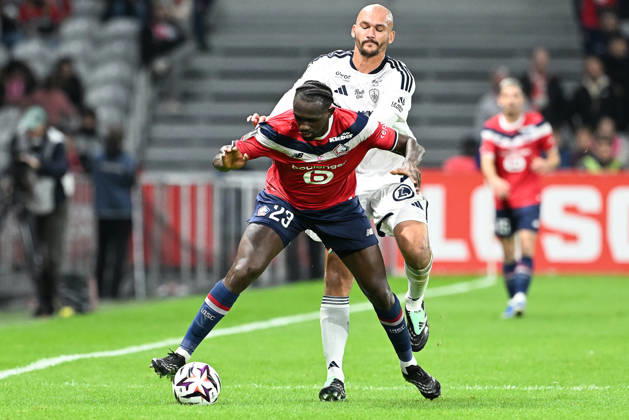 261017 Lille OSC vs Brest Kamory Doumbia (23) of Brest and Basar Onal (19) of Lille pictured during the French Mc Donalds Ligue 1 season 2026 - 2027 matchday 7 game between Lille OSC and Stade Brest on October 17 , 2026 in Lille, France. (Photo by Jill Delsaux Isosport) Lille France  Copyright: xJillxDelsauxx DSC_2432