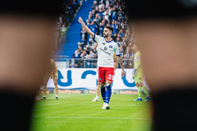 1. Bundesliga: Hamburger SV vs. VfB Stuttgart, 17.10.2026 Fabio Vieira (Hamburger SV, 20) ; Fußball, 1. Bundesliga, 6. Spieltag: Hamburger SV vs. VfB Stuttgart am 17.10.2026 im Volksparkstadion, Hamburg DFL REGULATIONS PROHIBIT ANY USE OF PHOTOGRAPHS AS IMAGE SEQUENCES AND OR QUASI-VIDEO. Copyright: xBEAUTIFULxSPORTS Tonhäuserx