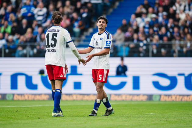 1. Bundesliga: Hamburger SV vs. VfB Stuttgart, 17.10.2026 Yussuf Poulsen (Hamburger SV, 15) und Martin Adeline (Hamburger SV, 5) klatschen sich ab ; Fußball, 1. Bundesliga, 6. Spieltag: Hamburger SV vs. VfB Stuttgart am 17.10.2026 im Volksparkstadion, Hamburg DFL REGULATIONS PROHIBIT ANY USE OF PHOTOGRAPHS AS IMAGE SEQUENCES AND OR QUASI-VIDEO. Copyright: xBEAUTIFULxSPORTS Tonhäuserx
