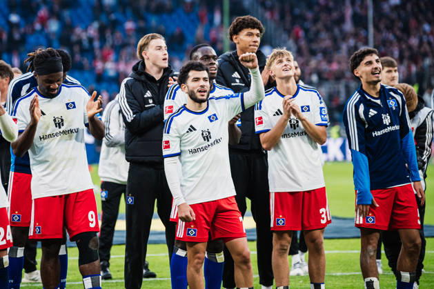 1. Bundesliga: Hamburger SV vs. VfB Stuttgart, 17.10.2026 Hamburger SV jubelt zu den Fans nach Spielende, Zakaria El Ouahdi (Hamburger SV, 7) ; Fußball, 1. Bundesliga, 6. Spieltag: Hamburger SV vs. VfB Stuttgart am 17.10.2026 im Volksparkstadion, Hamburg DFL REGULATIONS PROHIBIT ANY USE OF PHOTOGRAPHS AS IMAGE SEQUENCES AND OR QUASI-VIDEO. Copyright: xBEAUTIFULxSPORTS Tonhäuserx