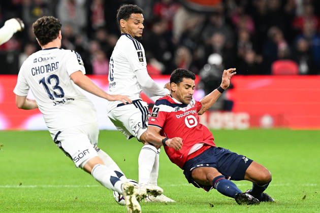 261017 Lille OSC vs Brest Joris Chotard (13) of Brest, Kenny Lala (70) of Brest and Benjamin Andre (21) of Lille pictured during the French Mc Donalds Ligue 1 season 2026 - 2027 matchday 7 game between Lille OSC and Stade Brest on October 17 , 2026 in Lille, France. (Photo by Jill Delsaux Isosport) Lille France  Copyright: xJillxDelsauxx DSC_2310