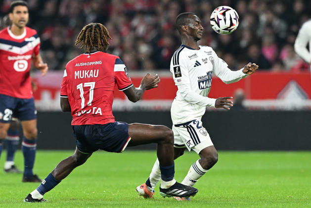 261017 Lille OSC vs Brest Ngal™ayel Mukau (17) of Lille and Kamory Doumbia (23) of Brest pictured during the French Mc Donalds Ligue 1 season 2026 - 2027 matchday 7 game between Lille OSC and Stade Brest on October 17 , 2026 in Lille, France. (Photo by Jill Delsaux Isosport) Lille France  Copyright: xJillxDelsauxx DSC_2618