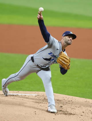 Tampa Bay Rays starting pitcher Nick Martinez (28) throws in the first inning against the Cleveland Guardians during game four of the MLB, Baseball Herren, USA American League Championship Series at Progressive Field in Cleveland, Ohio, on Saturday, October 16, 2026.  CLE20261017702 AARONxJOSEFCZYK