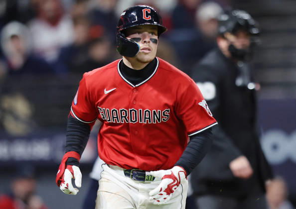 Cleveland Guardians Travis Bazzana (37) runs the bases after hitting a solo home run against the Tampa Bay Rays in the seventh inning during game four of the MLB, Baseball Herren, USA American League Championship Series at Progressive Field in Cleveland, Ohio, on Saturday, October 17, 2026.  CLE20261017733 AARONxJOSEFCZYK