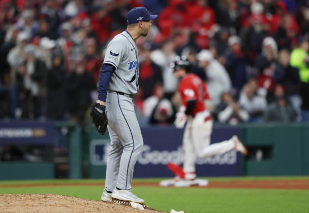Tampa Bay Rays pitcher Ian Seymour (61) stands on the mound as Cleveland Guardians Travis Bazzana (37) runs the bases after hitting a solo home run in the seventh inning during game four of the MLB, Baseball Herren, USA American League Championship Series at Progressive Field in Cleveland, Ohio, on Saturday, October 17, 2026.  CLE20261017734 AARONxJOSEFCZYK