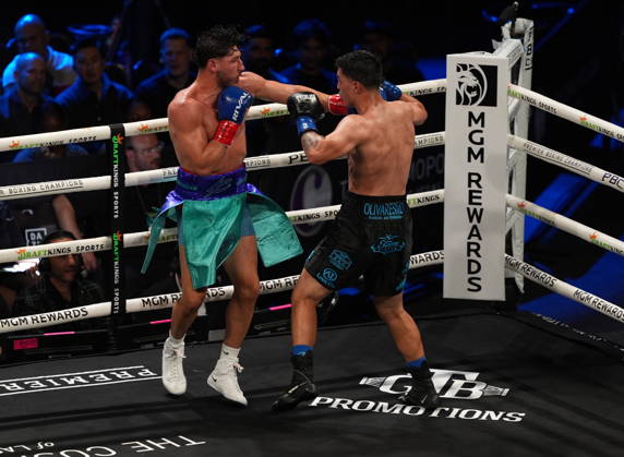 BOXING: Jaime Enrique Osuna vs Cristian Cangelosi in Las Vegas LAS VEGAS, NEVADA - OCTOBER 17: Jaime Enrique Osuna (in black short) and Cristian Cangelosi (in turquoise short) exchange punches during their middleweight fight on Saturday night at the Chelsea of The Cosmopolitan in Las Vegas, Nevada, United States on October 17, 2026. Tayfun Coskun Anadolu Nevada United States. Editorial use only. Please get in touch for any other usage.  Copyright: x2026xAnadoluxTayfunxCoskunx