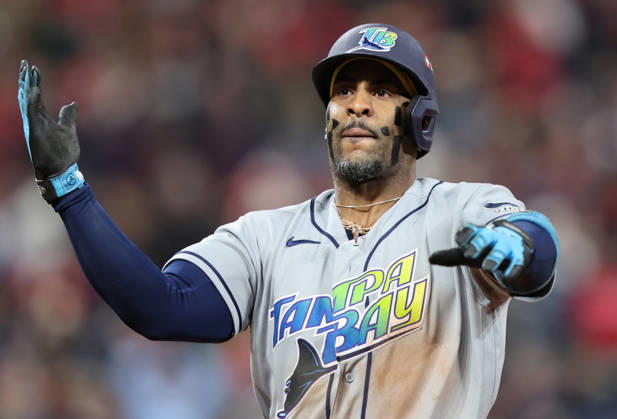 Tampa Bay Rays designated hitter Yandy Diaz (2) celebrates after hitting a two-run home run against the Cleveland Guardians in the ninth inning in game four of the MLB, Baseball Herren, USA American League Championship Series at Progressive Field in Cleveland, Ohio, on Saturday, October 17, 2026.  CLE20261017742 AARONxJOSEFCZYK