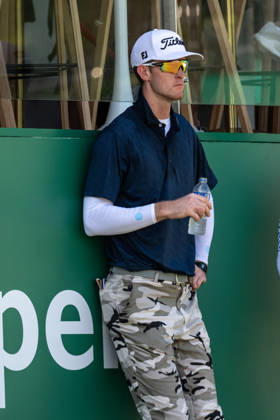 October 18, 2026, Macau, Macao Sar, China: Charles PORTER from the USA takes the tied lead on -14 Par with a stunning -9 Par final round. PORTER and his caddy hide from the heat in the shade of the hospitality stand on the 18th green. Macau Open Golf 2026 Final Round. Macau China - ZUMAr144 20261018_zap_r144_044 Copyright: xJaynexRussellx