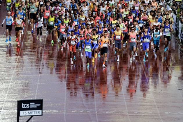 AMSTERDAM - The start of the Amsterdam Marathon. ANP RAMON VAN FLYMEN xVIxANPxSportx xxANPxIVx 572810216 originalFilename: 572810216.jpg