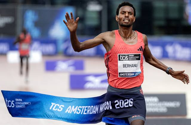 Sport Bilder des Tages AMSTERDAM - Lemi Berhanu wins the Amsterdam Marathon. ANP RAMON VAN FLYMEN xVIxANPxSportx xxANPxIVx 572821065 originalFilename: 572821065